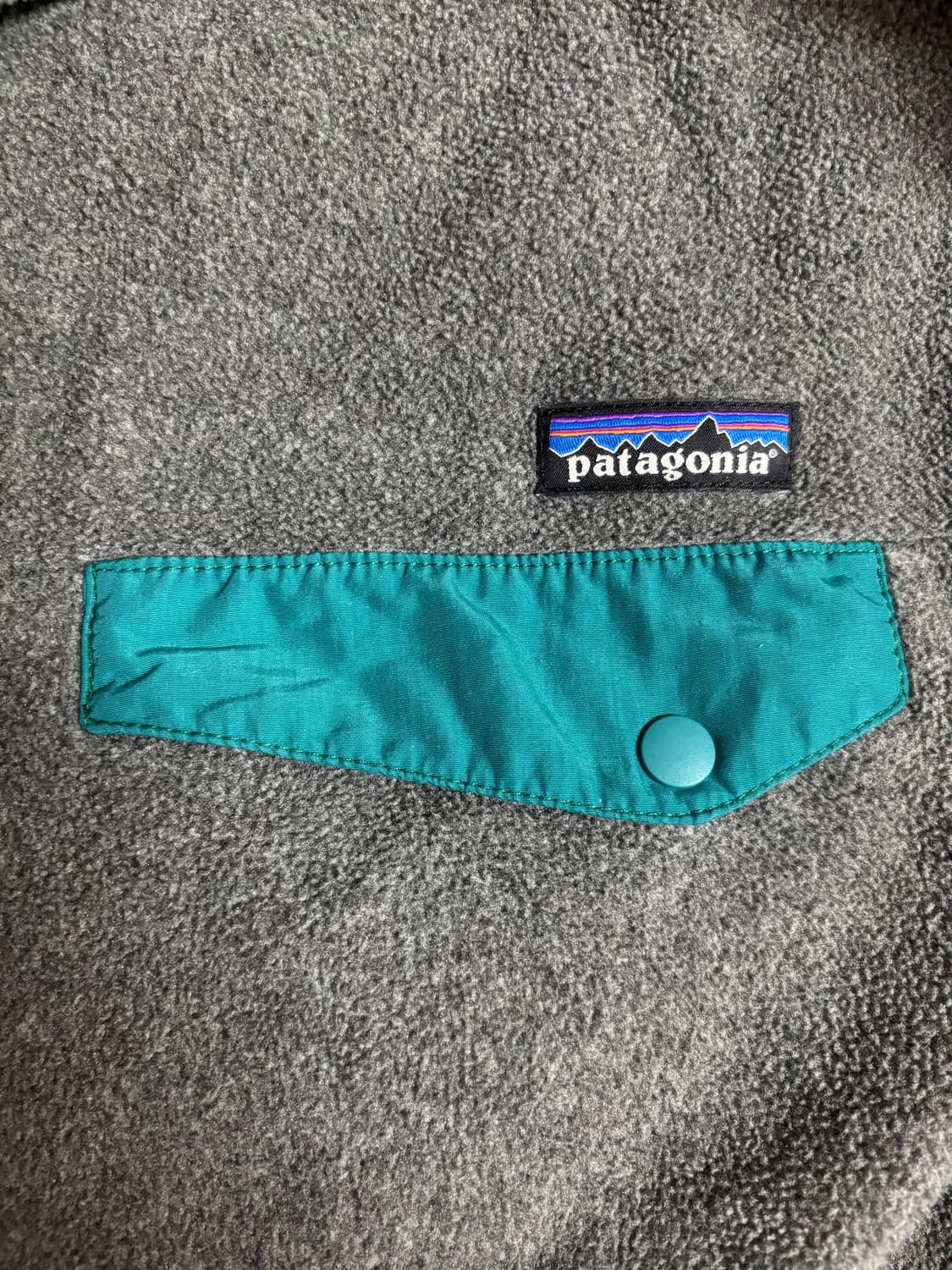 파타고니아 신칠라  니켈 L  판매합니다. (샤이아 라보프 착용 모델) 상품이미지4