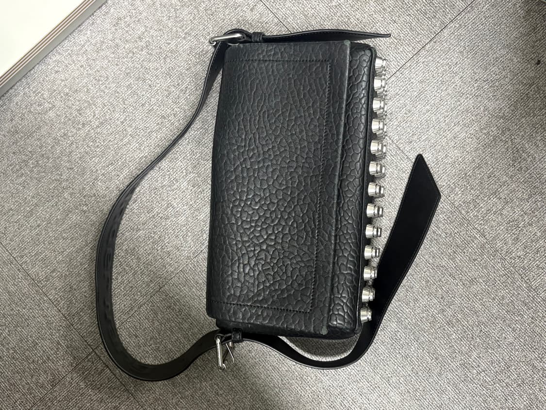 알렉산더왕 RICCO 램스킨 레더 미디엄 컨버터블 플랩 백 상품이미지3