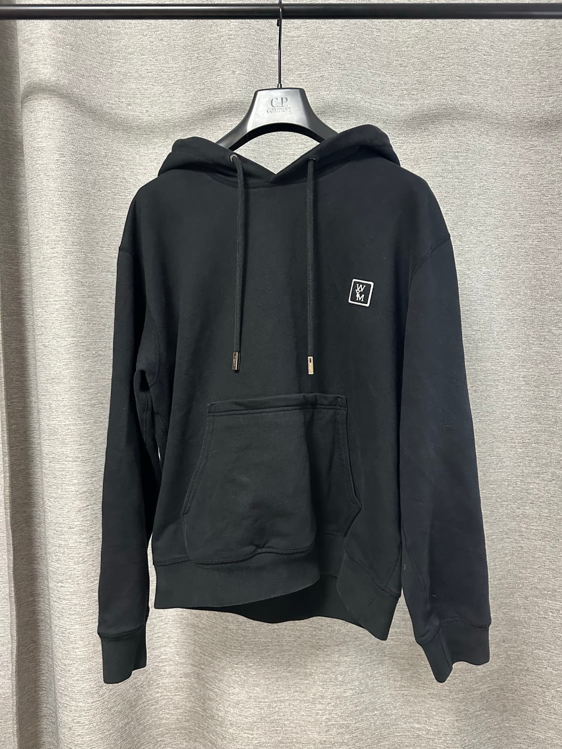 (46) 우영미 백로고 후드 블랙 상품이미지1