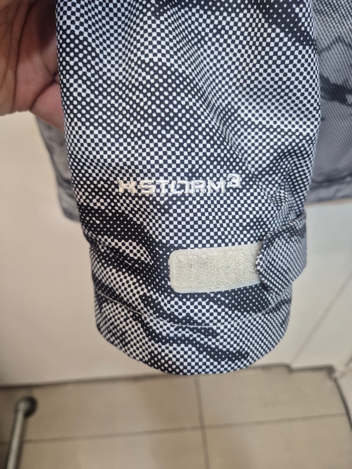 언더아머의  카모 패턴 후드 집업  L
사이즈  상품이미지5