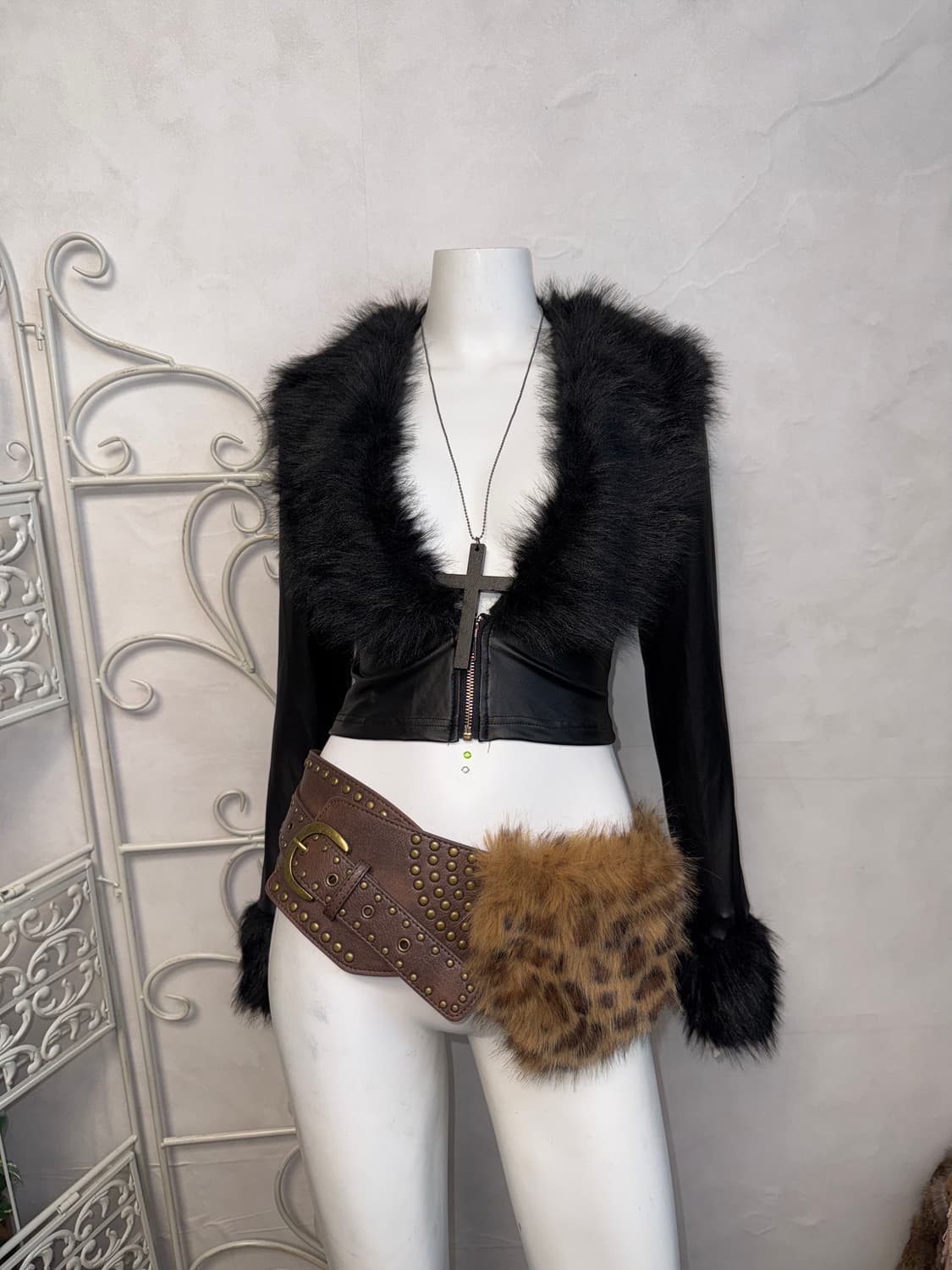 Black eco leather fur detail crop jacket 상품이미지4