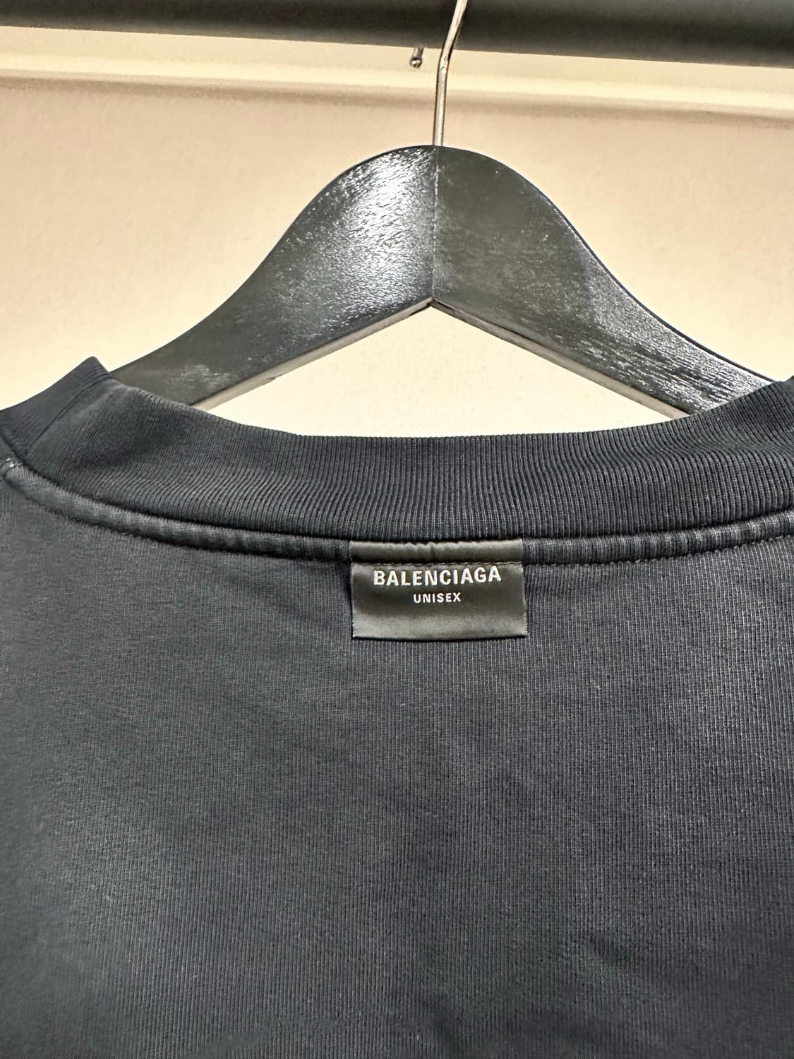 정품 발렌시아가 인사이드아웃 디스트로이드 스웻셔츠 판매합니다 상품이미지9