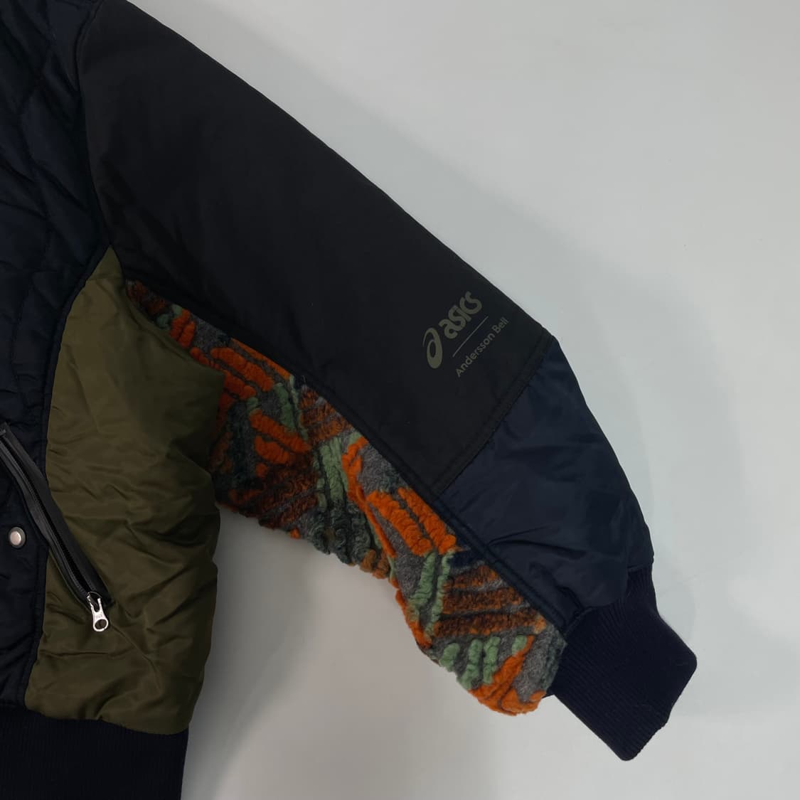 아식스 X 앤더슨벨 콘트라스트 퀼팅 봄버 자켓 (on.98)  상품이미지4