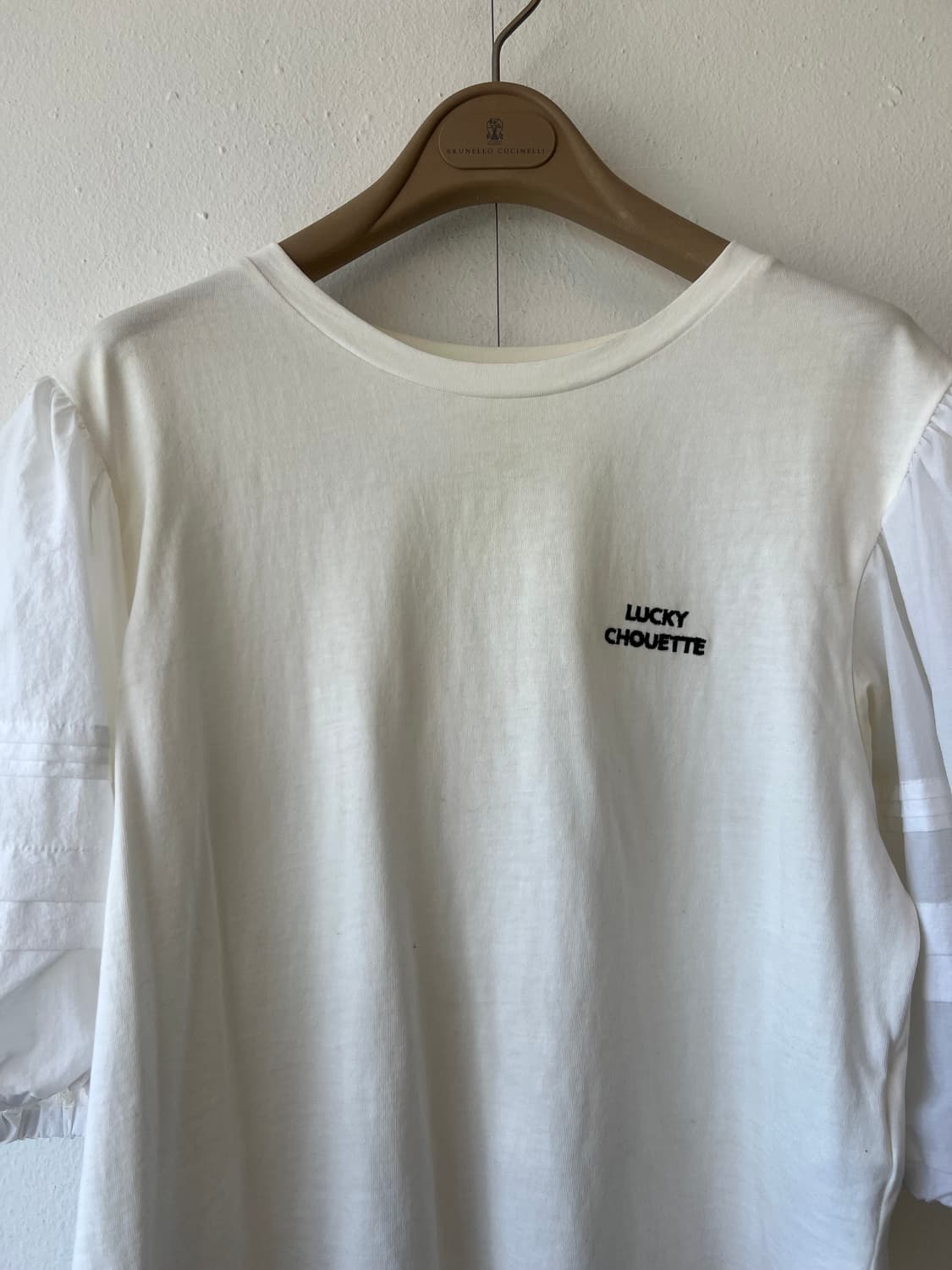 럭키슈에뜨 여성 아이보리 퍼프소매 블라우스 반팔티셔츠 상품이미지1