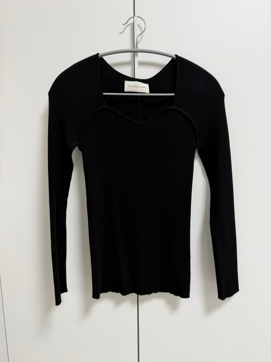 킨더살몬 하트넥 니트탑 상품이미지1