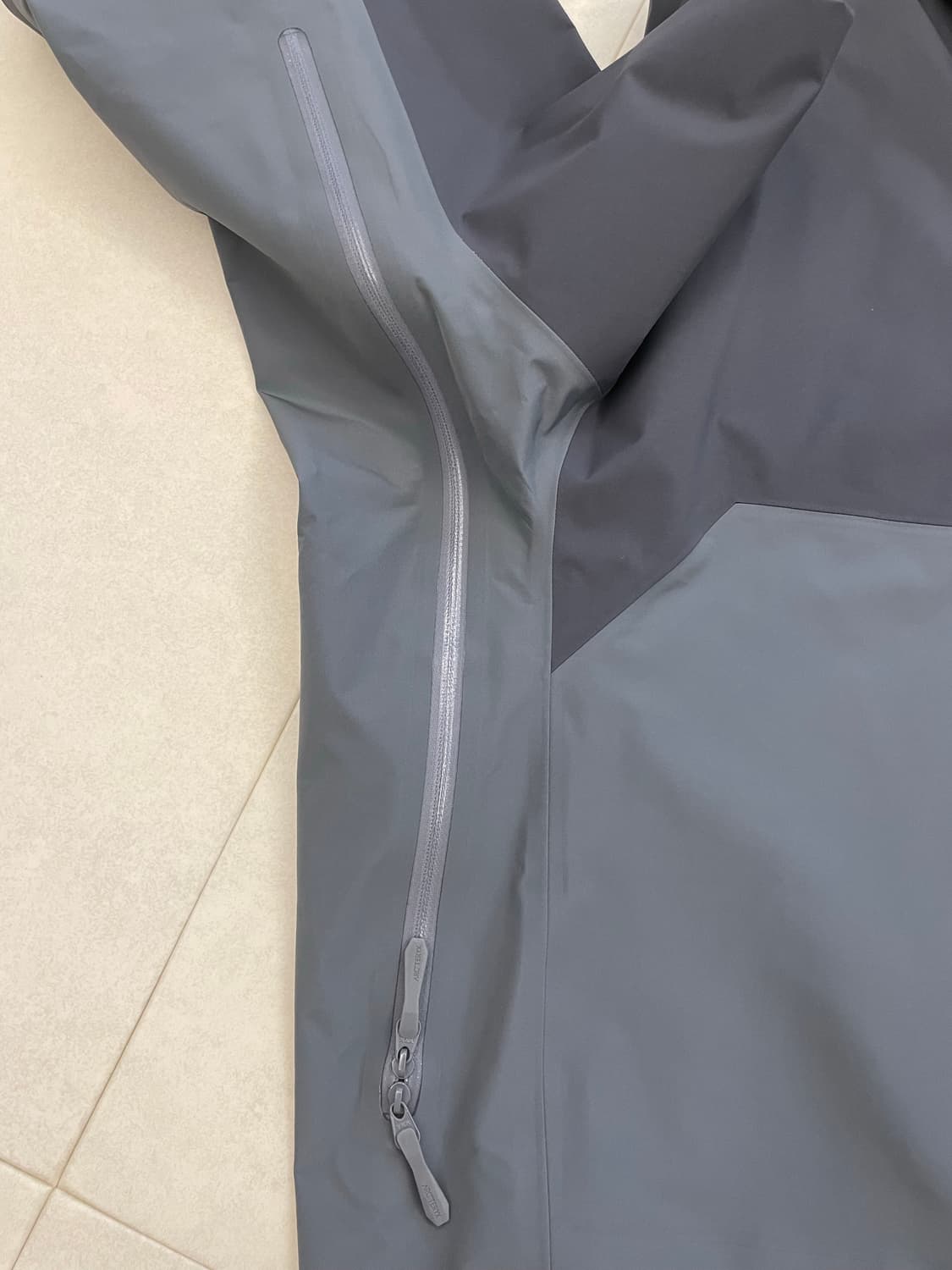 아크테릭스 알파 AR 글리치 XL  상품이미지4