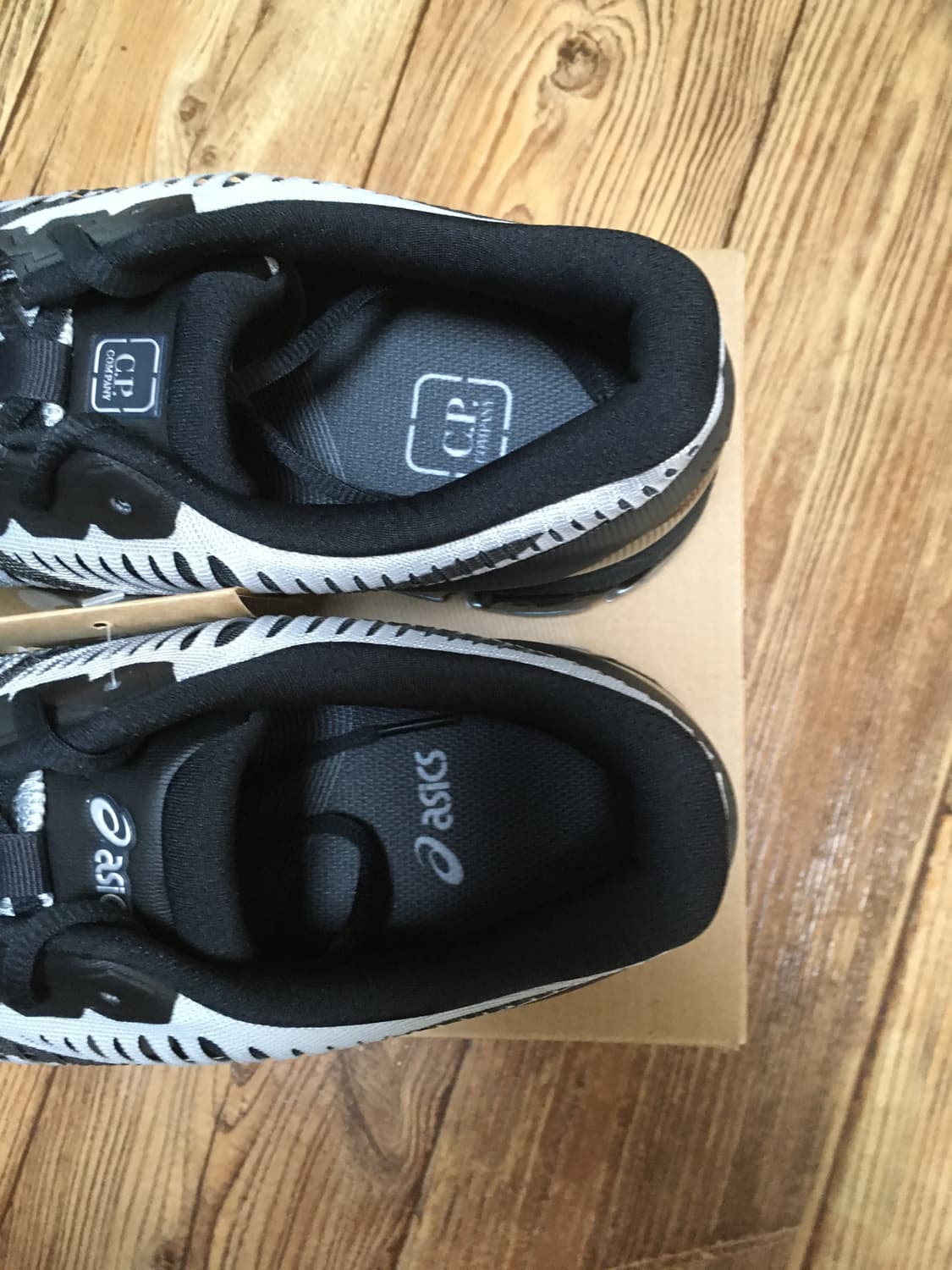 아식스 씨피컴퍼니 젤 퀸텀360 실버 판매합니다 상품이미지3