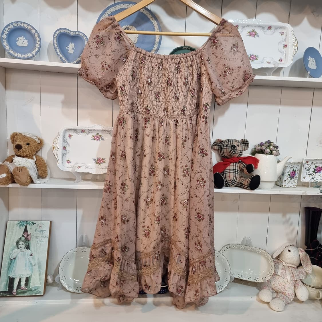 엑시즈팜(axes femme) 로즈 플라워 셔링 스모크 오프숄더 원피스 상품이미지8