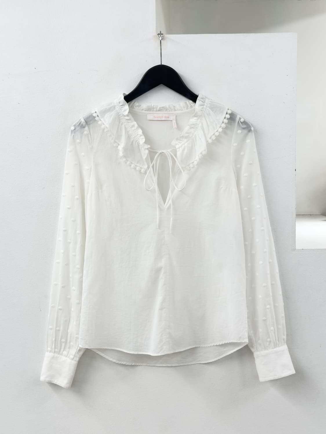 끌로에 레이스 프릴 블라우스 상품이미지1