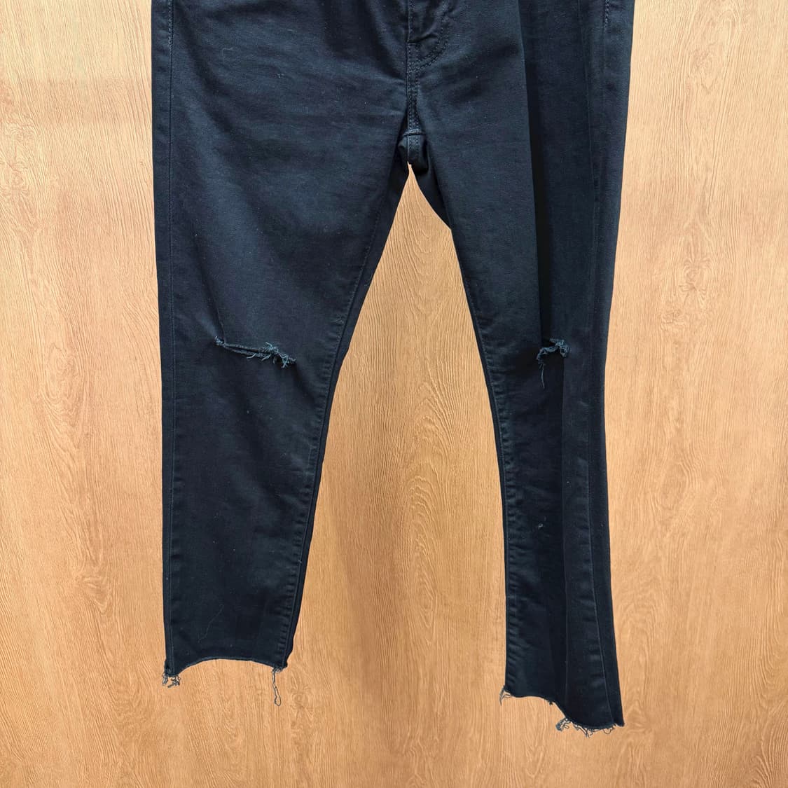 리바이스 511 코튼 팬츠 디스트로이드 로고 탭 디테일 레귤러핏 블랙 상품이미지5