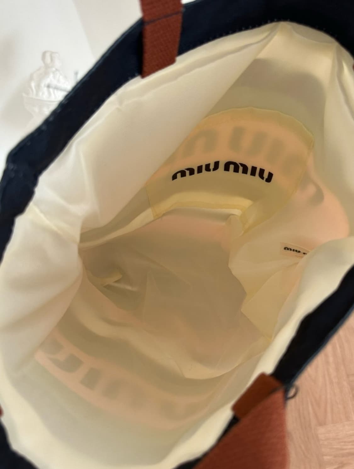 미우미우 캔버스 에코백  상품이미지5