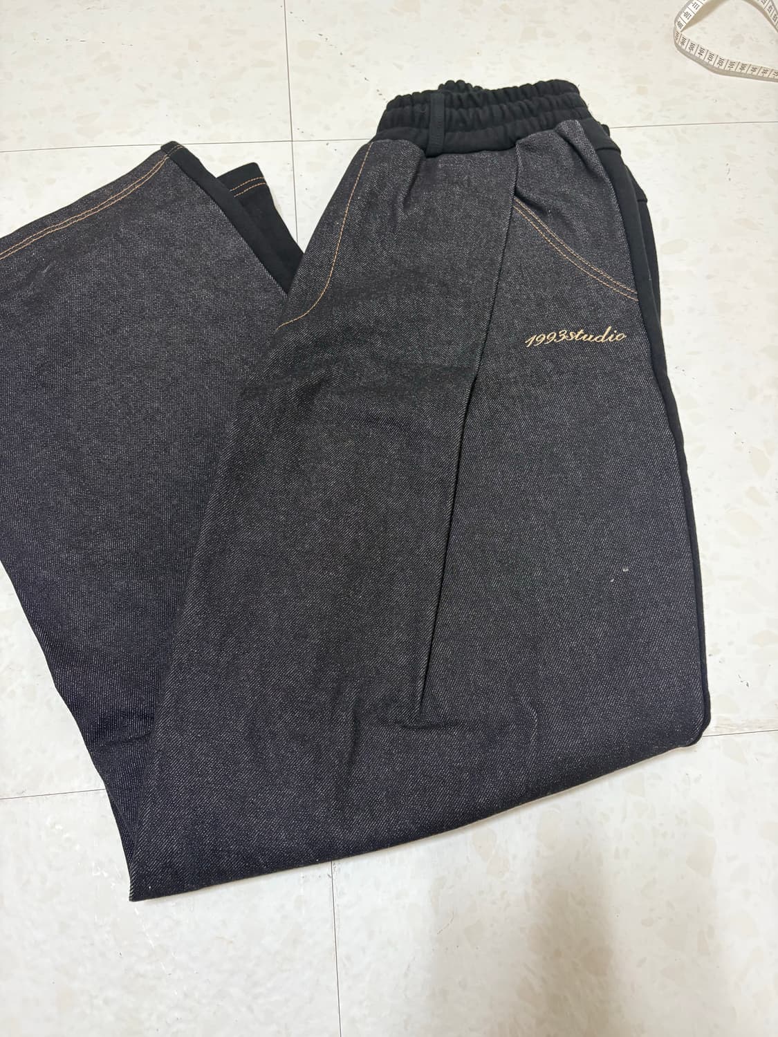 1993스튜디오 스티치 핀턱 데님 팬츠_블랙 상품이미지4