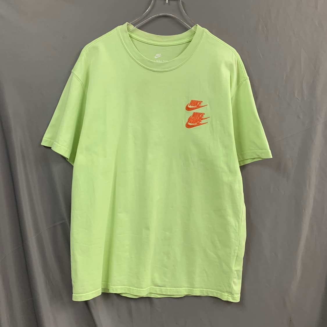 L 나이키 월드투어 루즈핏 프린팅 형광 반팔티 상품이미지3