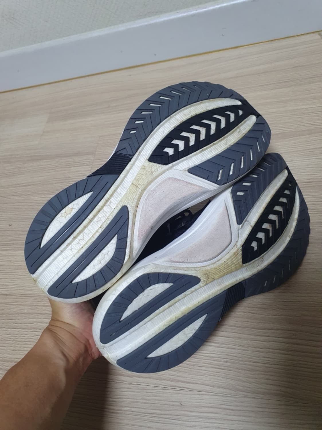 써코니 템퍼스 러닝화 270 상품이미지8