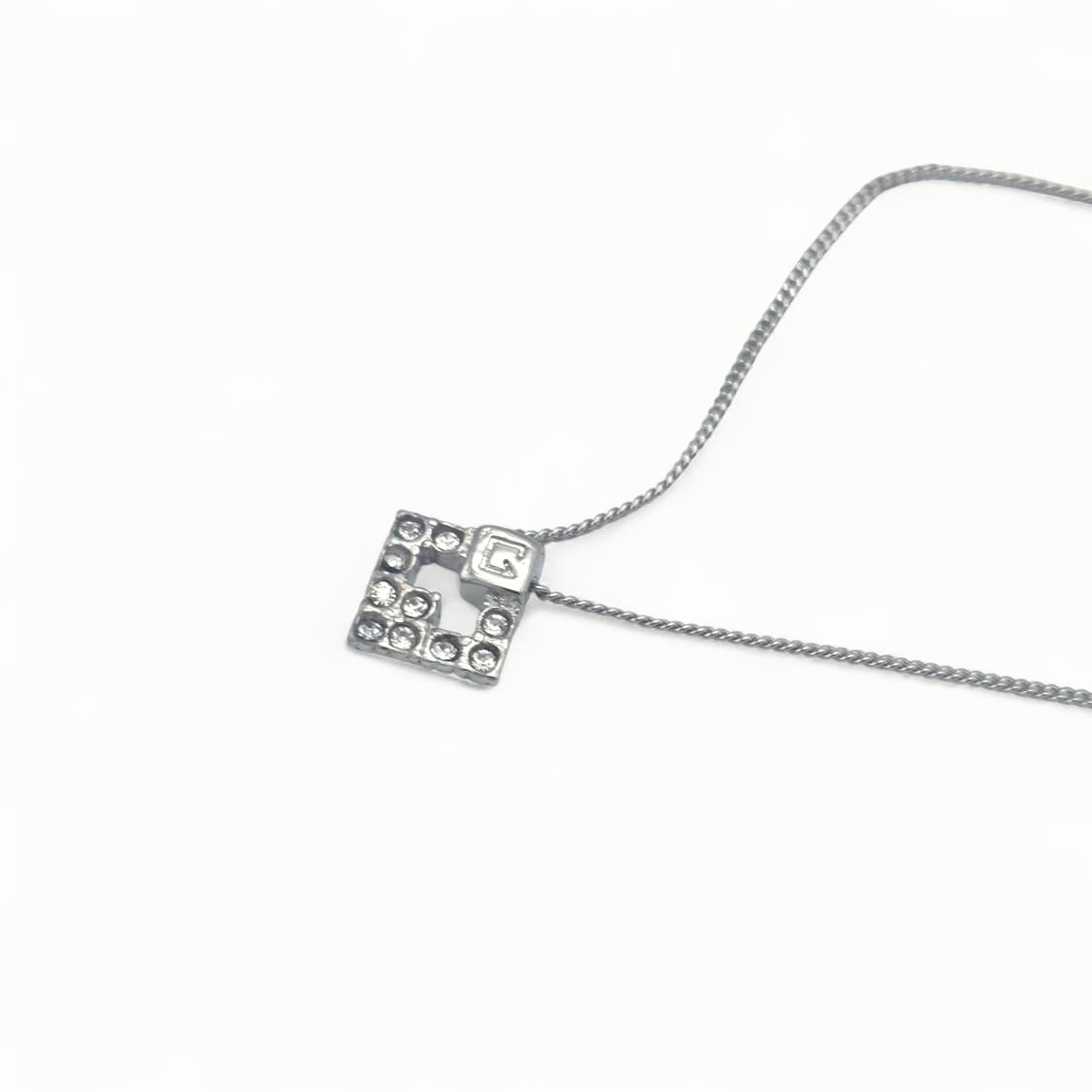 지방시 로고 큐빅 스퀘어  목걸이 상품이미지5