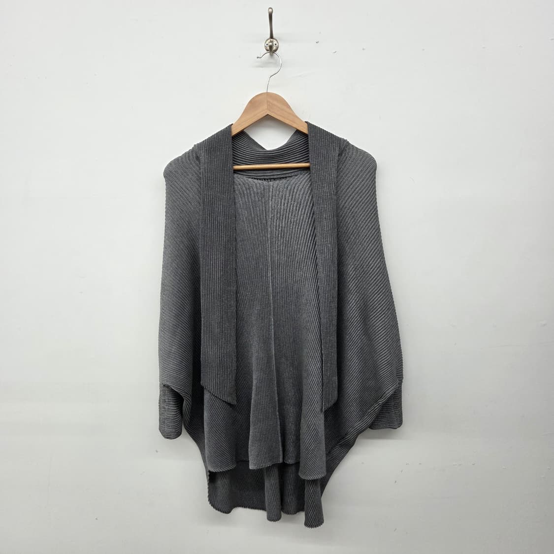 스피치오 플리츠 스타일 망토 가디건 여F 상품이미지1