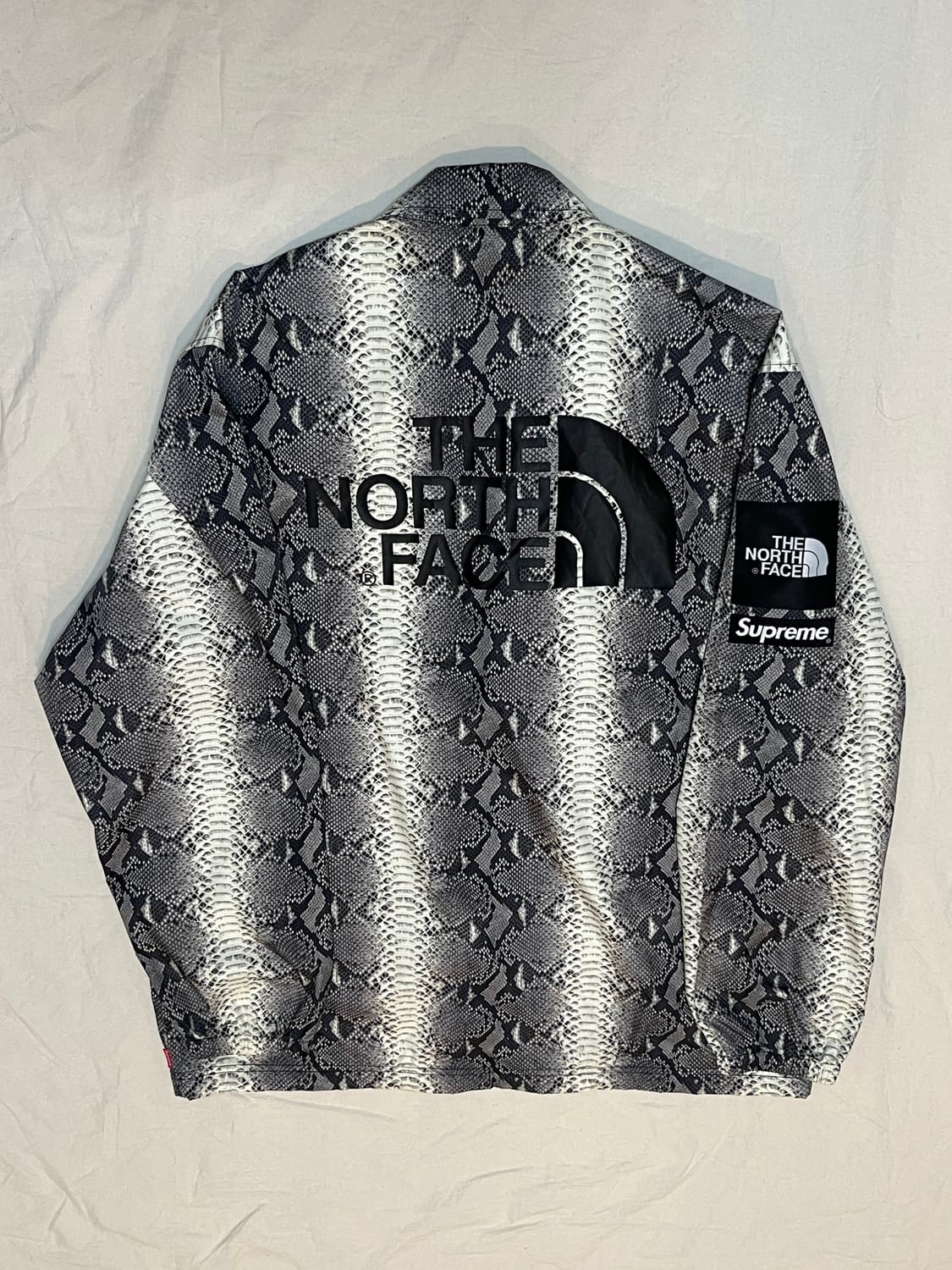슈프림 x 노스페이스 스네이크스킨 코치자켓 상품이미지6