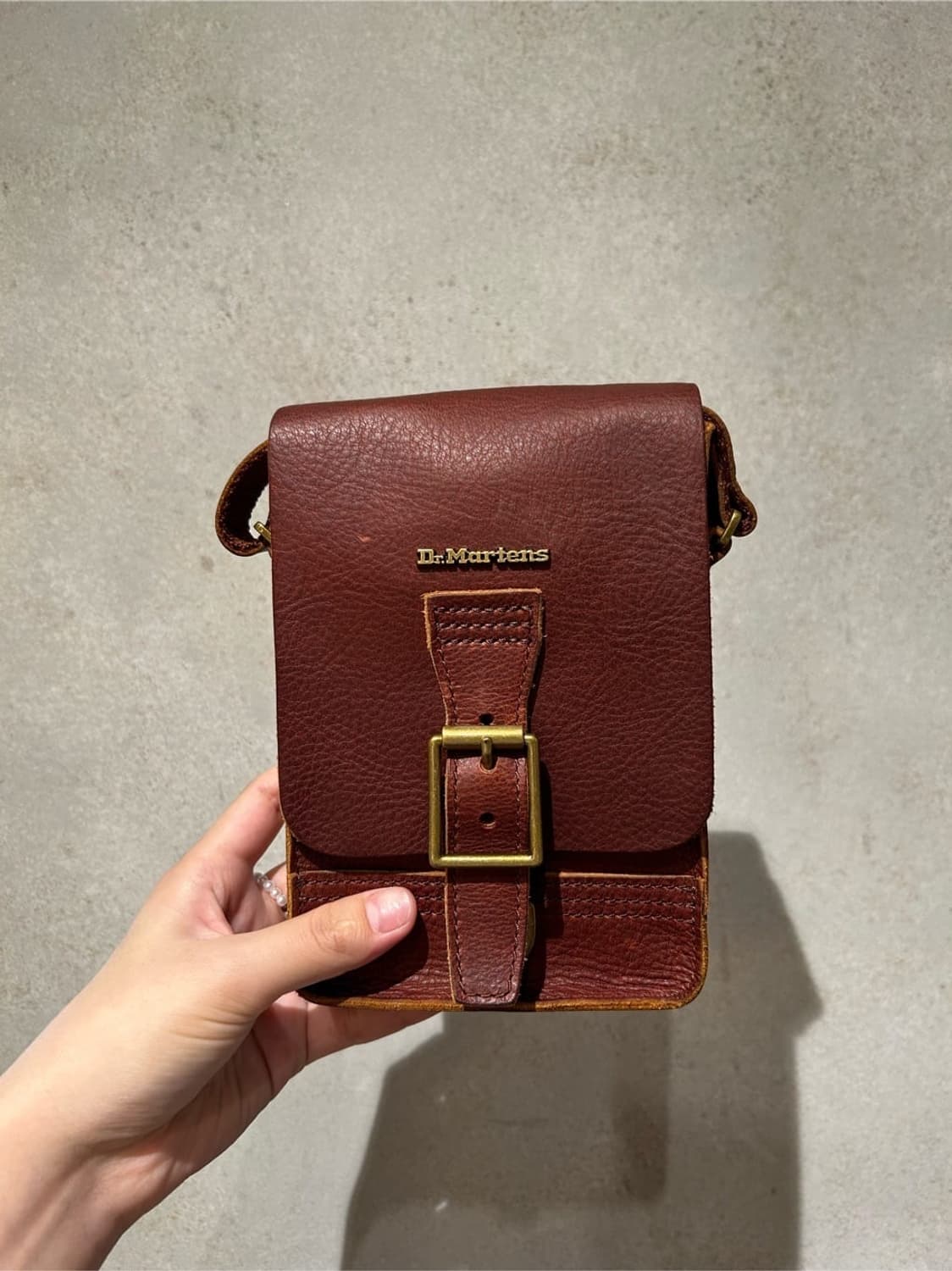 닥터마틴 레더 크로스 바디백 상품이미지3