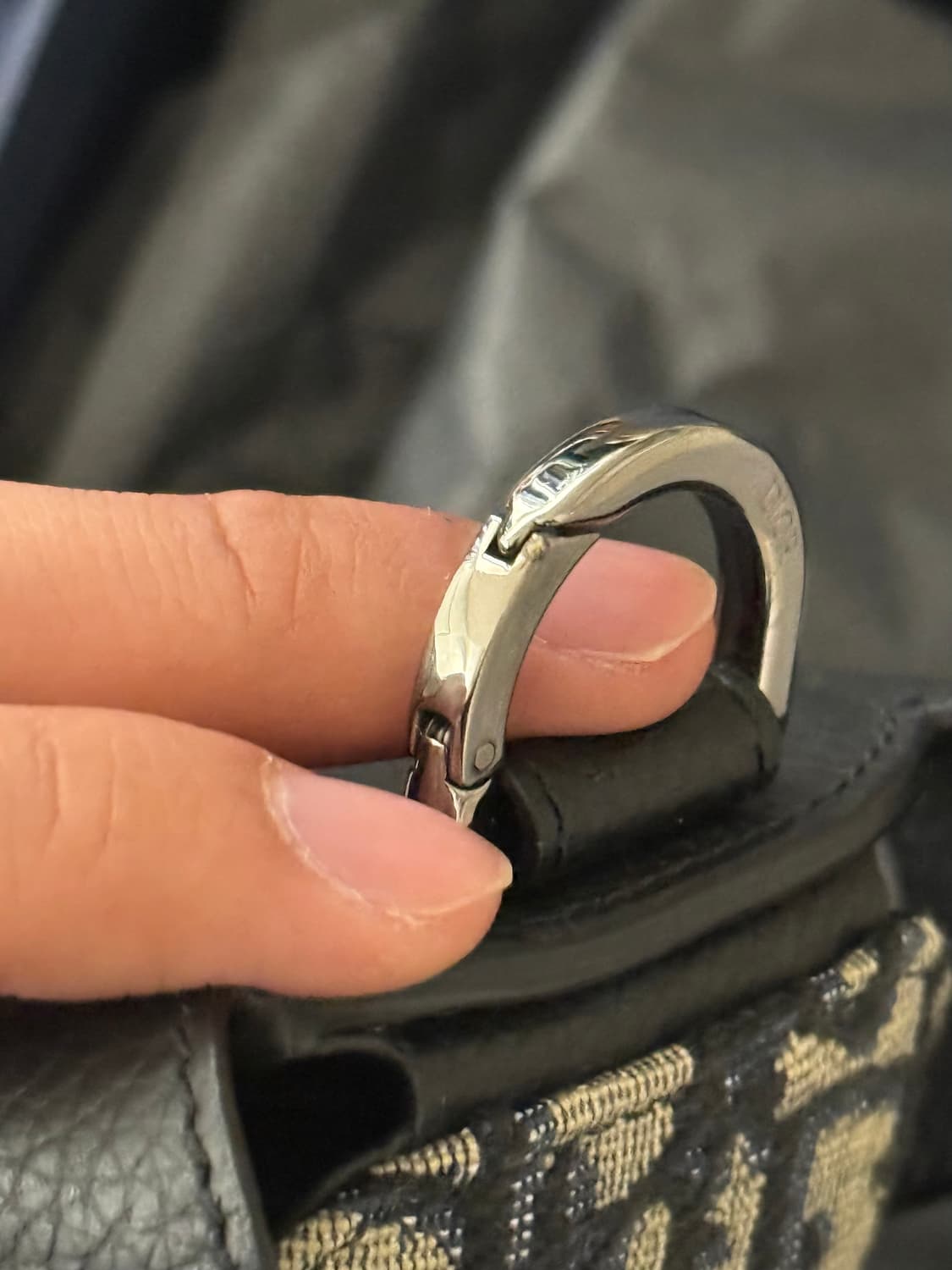 디올 BOOBY 에어팟 케이스 새상품급 정품 상품이미지6