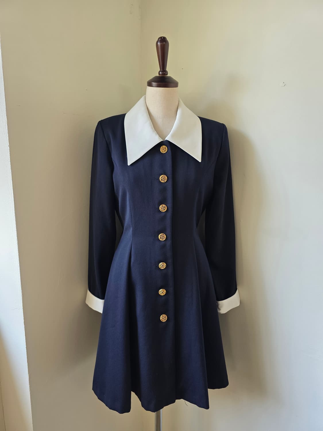 네이비 배색 금장 단추 원피스 상품이미지1
