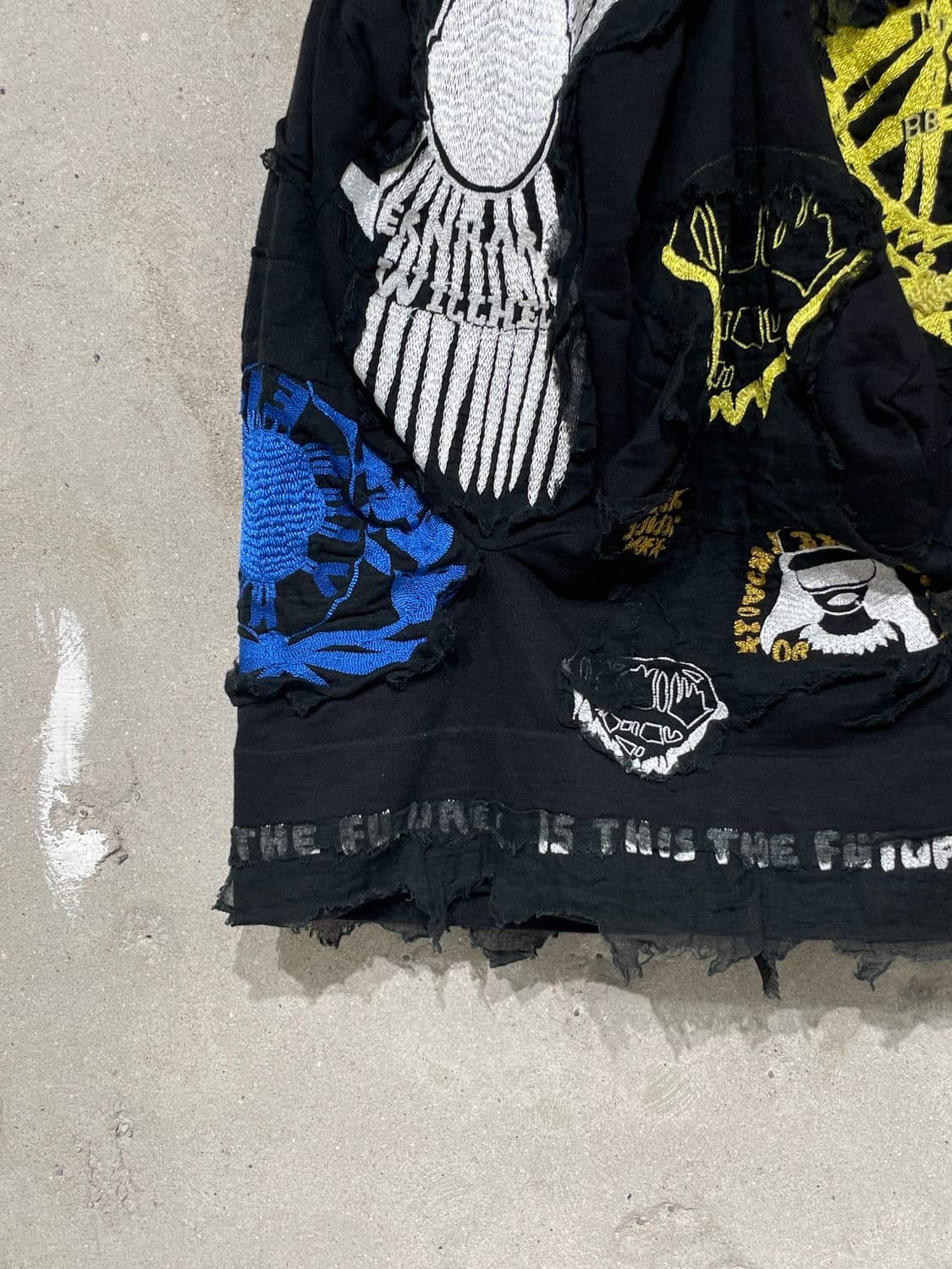 버나드 윌헴 블랙 미스 키티+E 패치 밴딩 미디스커트 상품이미지4