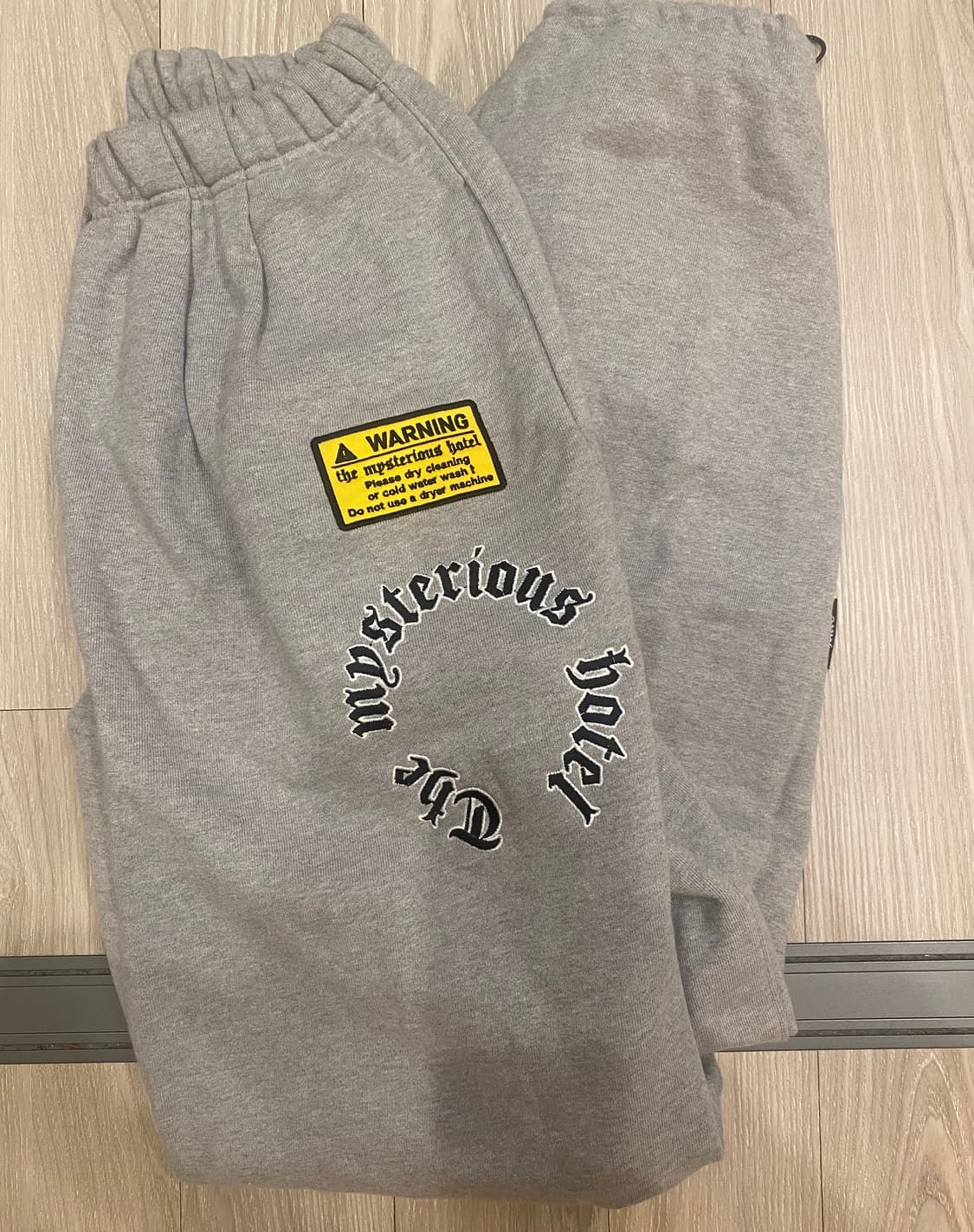 더미스테리어스호텔 트레이닝 팬츠 그레이 상품이미지2