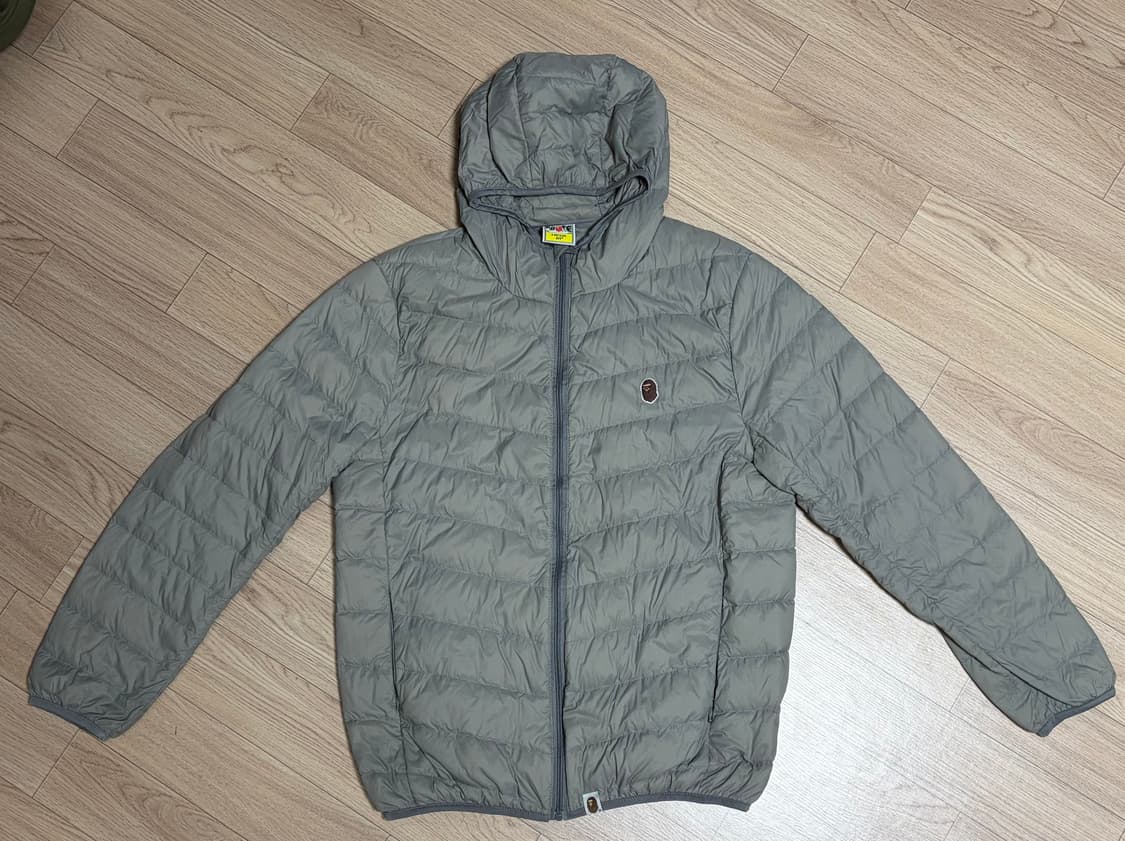 베이프 경량패딩 L 그레이 판매합니다 상품이미지1