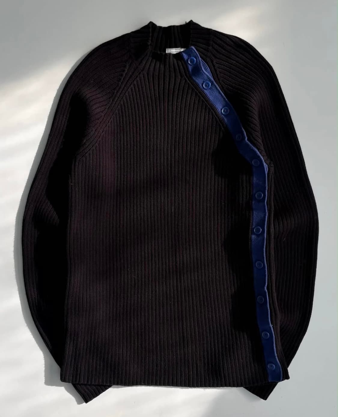 아르마니 익스체인지 사선 버튼 니트 상품이미지1