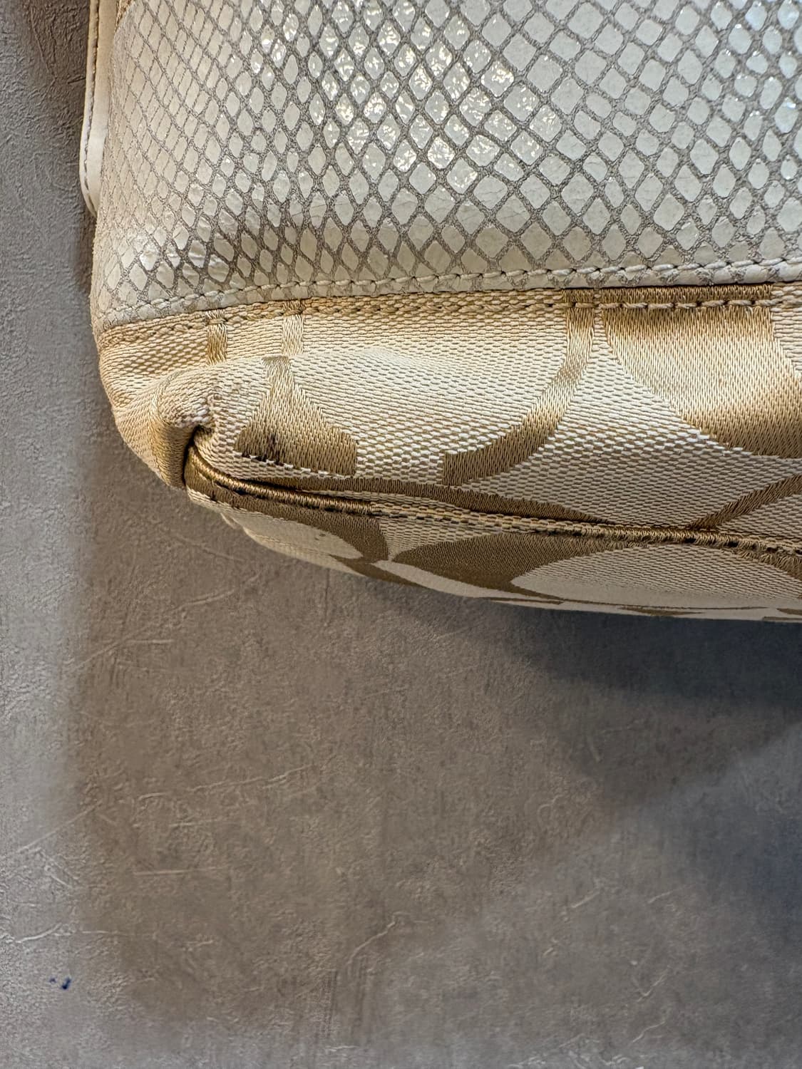 코치 시그니처 아이보리 숄더백 가방 상품이미지3