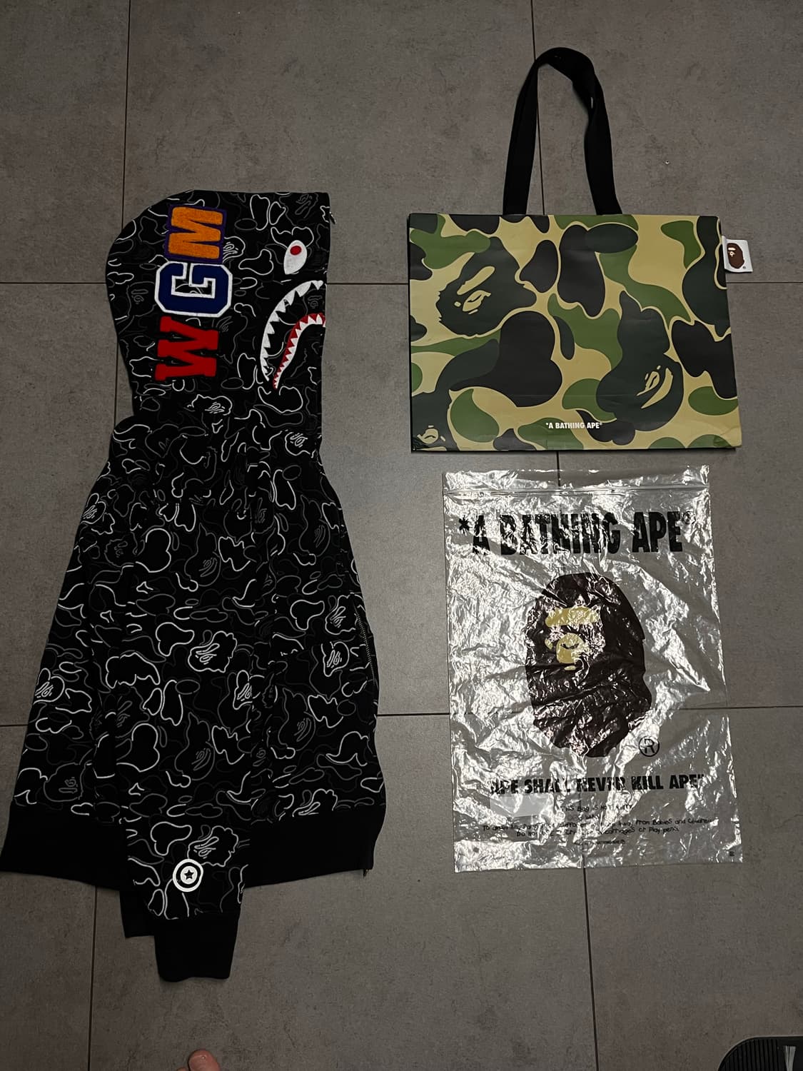 새상품급) 베이프 흑계 네온카모 샤크 후드집업 상품이미지1