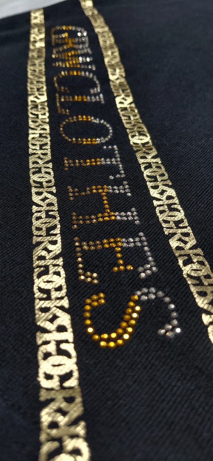 [S/90] GROWTH SEVEN 큐빅 골드 그래픽 빅로고 브이넥 티 상품이미지9