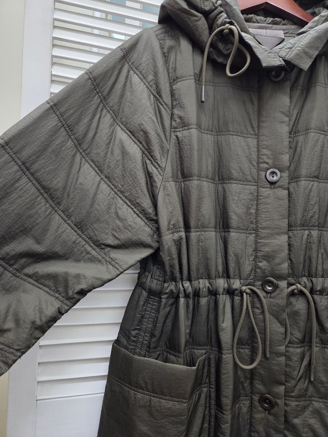 코스 패디드 후드 롱 코트 상품이미지4