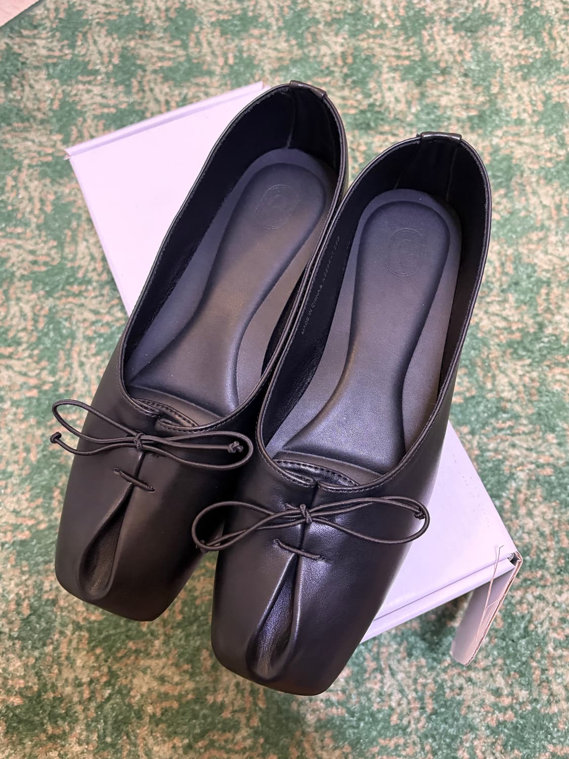 누스 유디트 리본 핀턱 플랫슈즈 상품이미지1