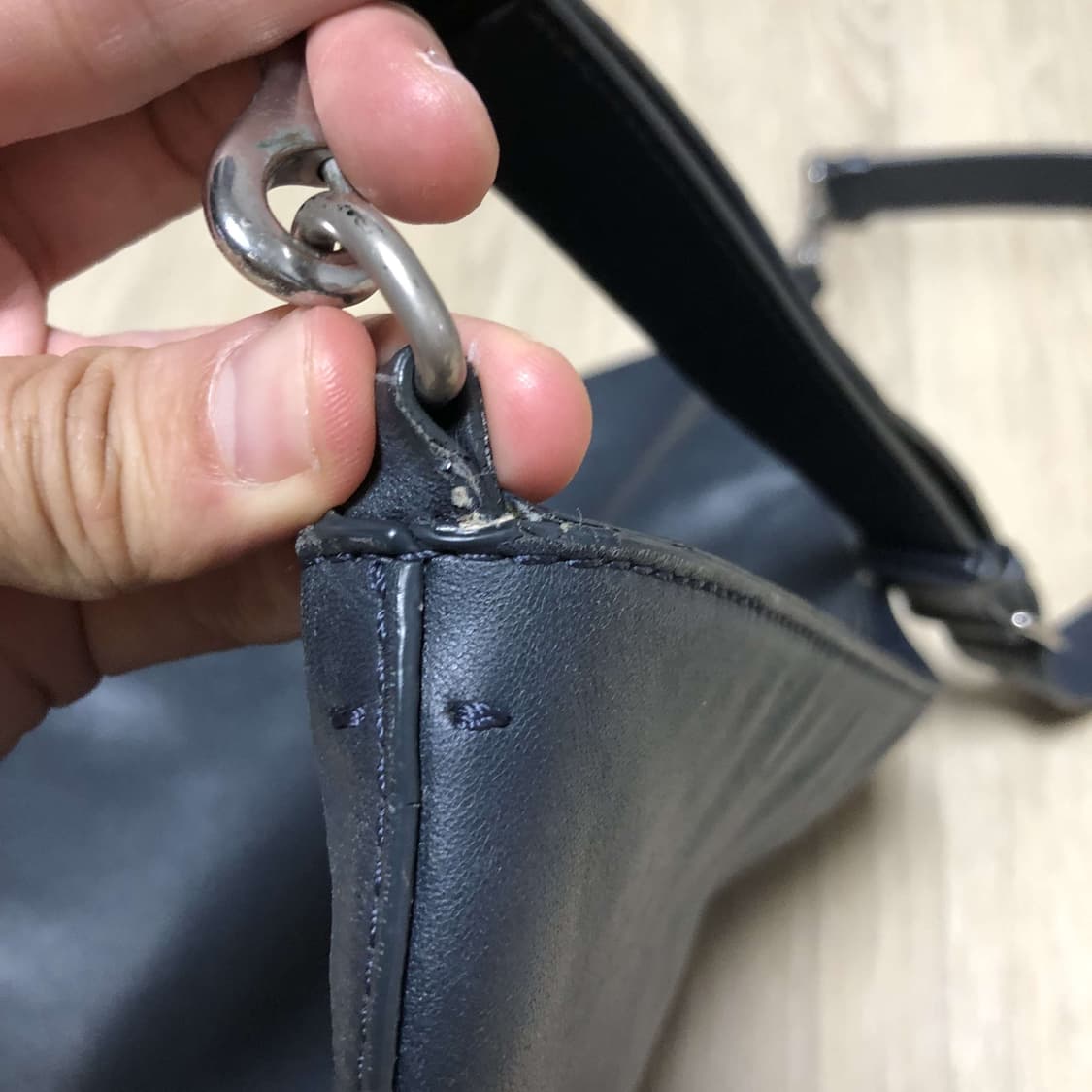 (ONE SIZE) 띠어리 리얼 레더 어반 버킷백 네이비 띠어리 가방 백 상품이미지7