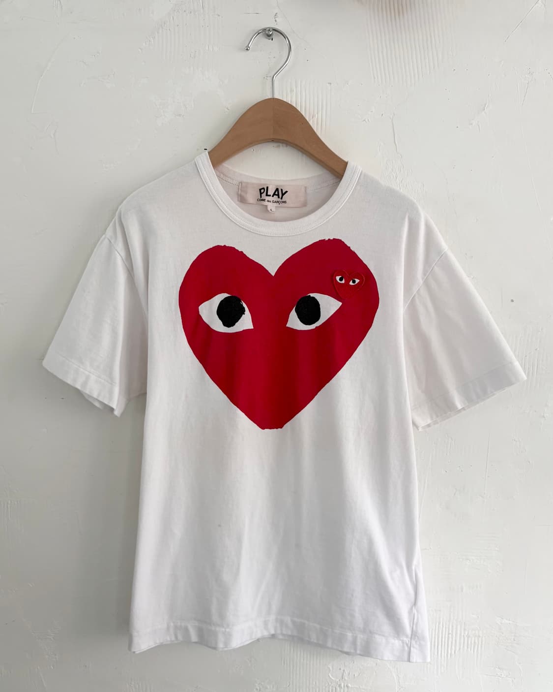 COMMEdesGARCONS 꼼데가르송 화이트컬러 레드 하트프린팅 티셔츠 상품이미지3