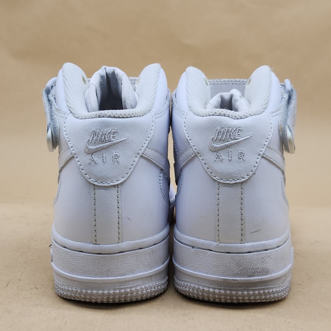 나이키 에어포스1 미드 235 상품이미지4