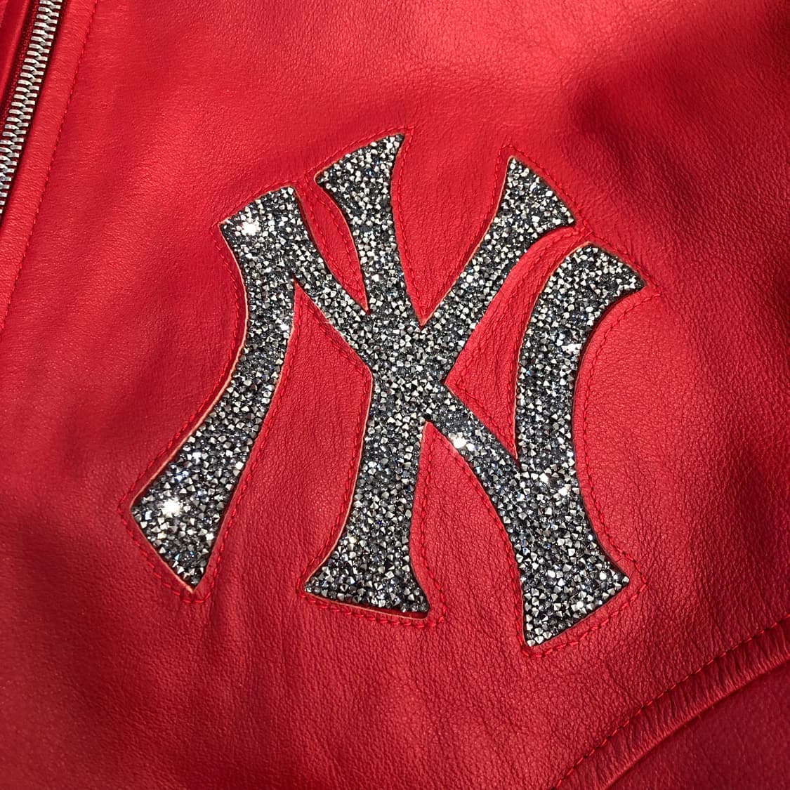 뉴에라 X 스와로브스키 뉴욕 양키스 소가죽 레더 바시티 스타디움 자켓 상품이미지3