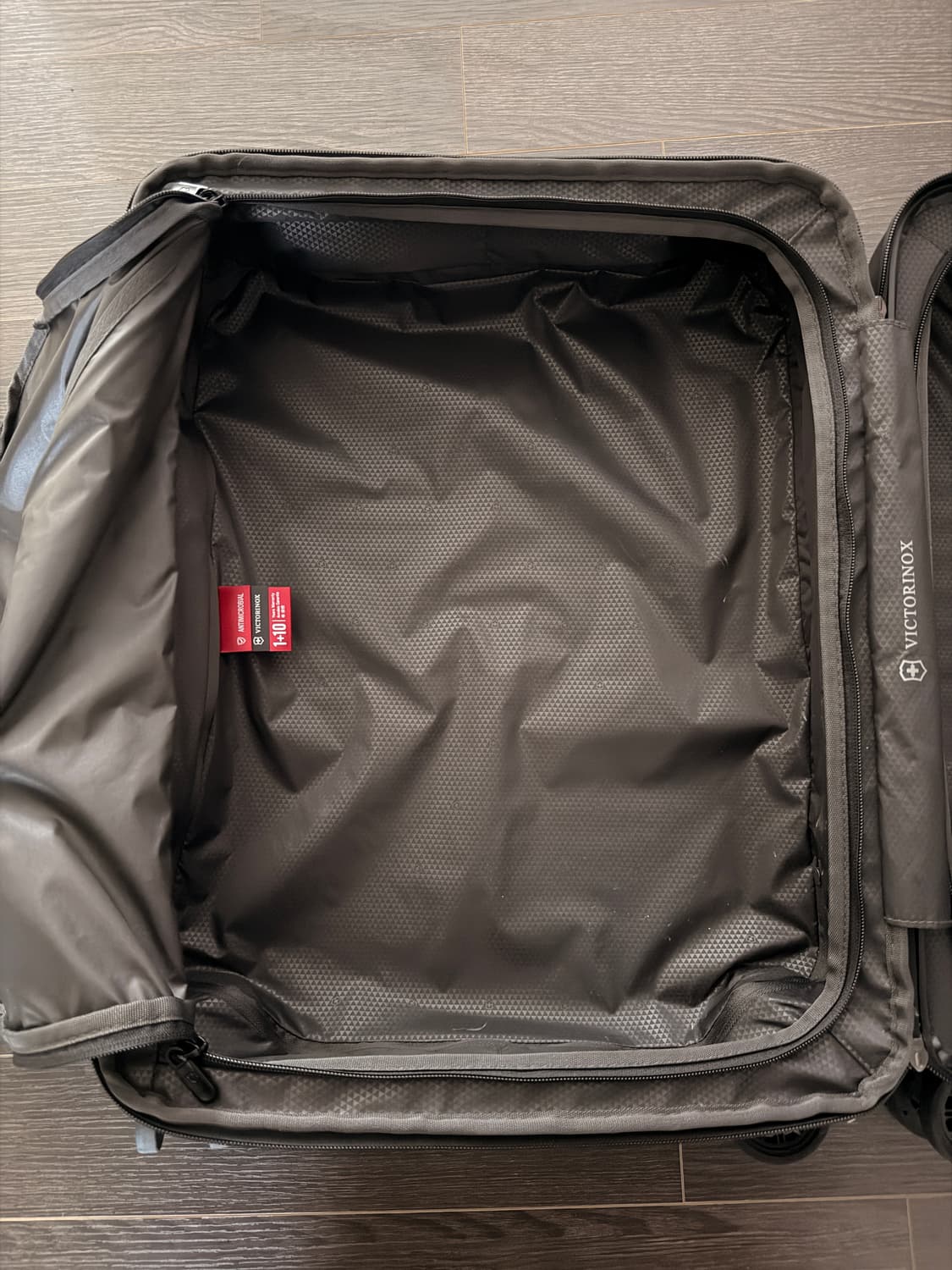 Victorinox 블랙 빅토리아녹스 기내용 캐리어 상품이미지4