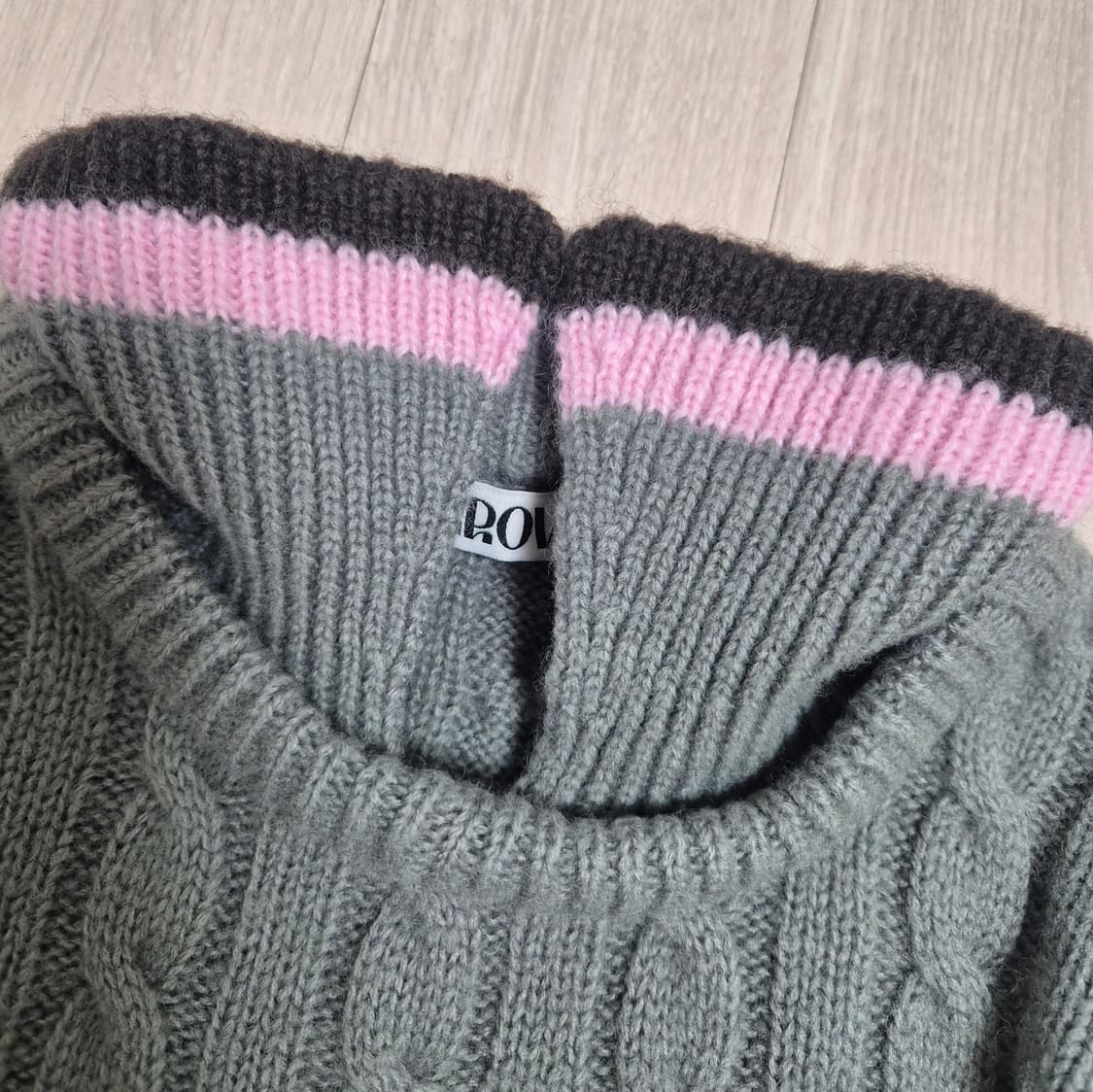 (새상품급) 그로브 크롭 꽈배기 니트 상품이미지2