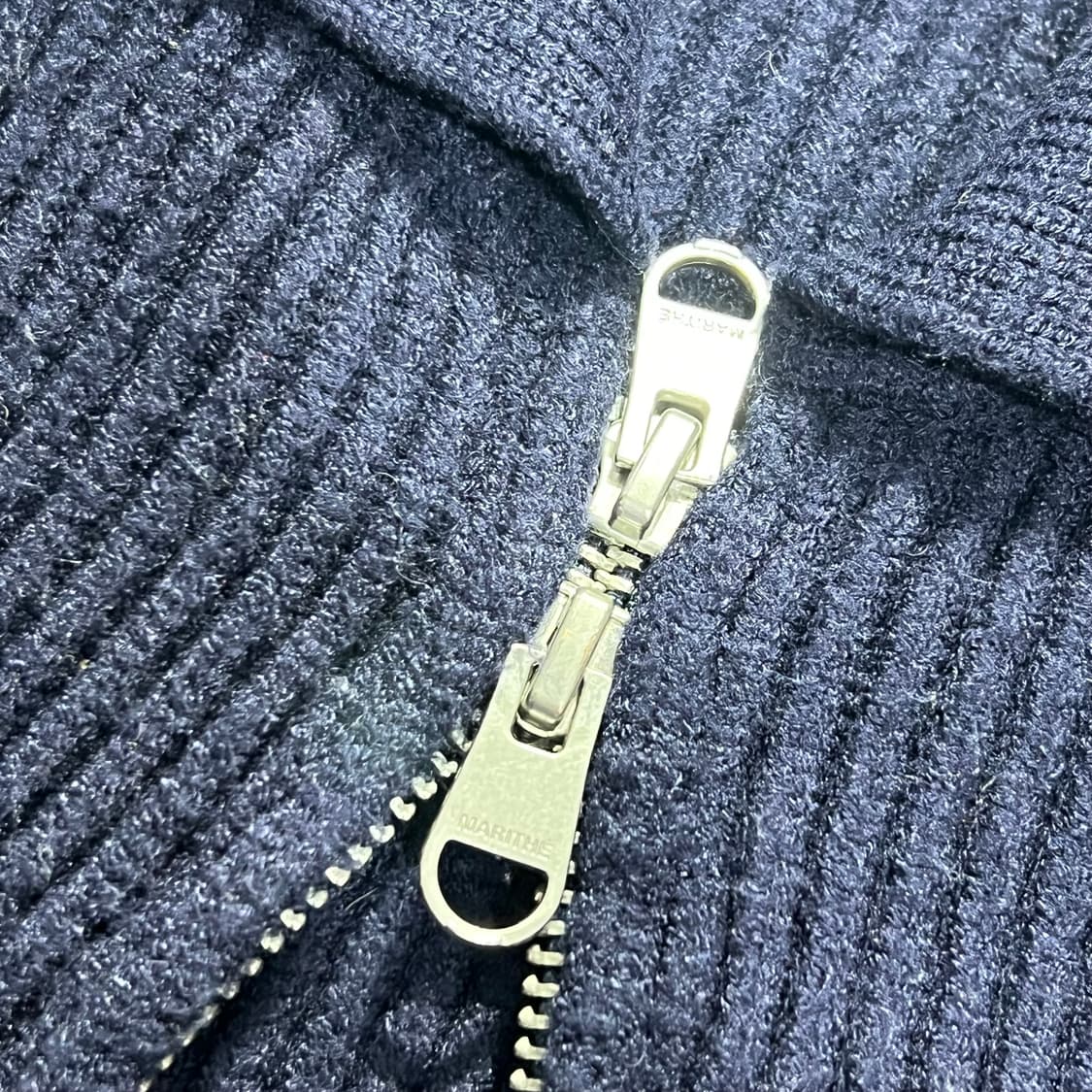 마리떼프랑소와저버 네이비 크롭 니트집업 상품이미지5