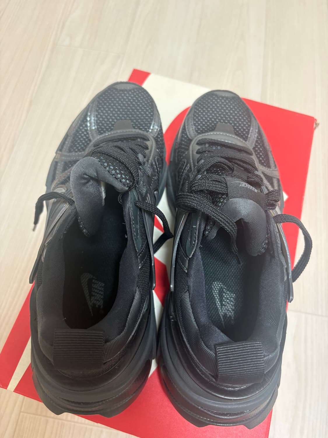 W 나이키 V2K 런 블랙 앤트러사이트 235 상품이미지4