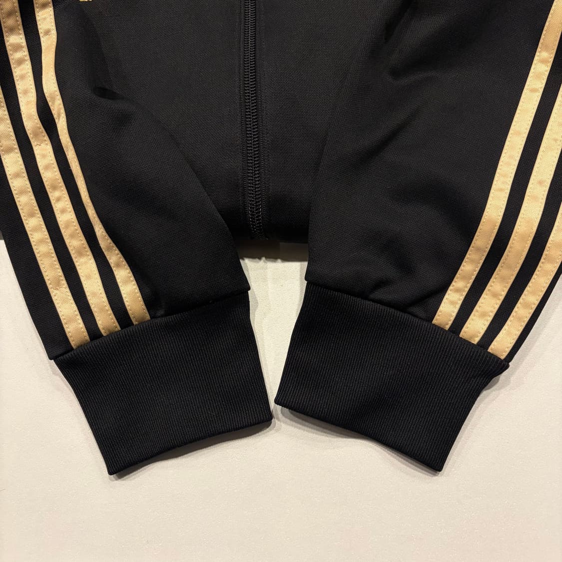 [100] 14s 아디다스 아르헨티나 트랙탑 블랙/골드 B514 상품이미지6