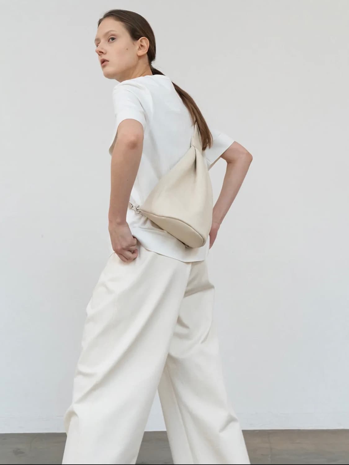 sling bag cream 상품이미지2