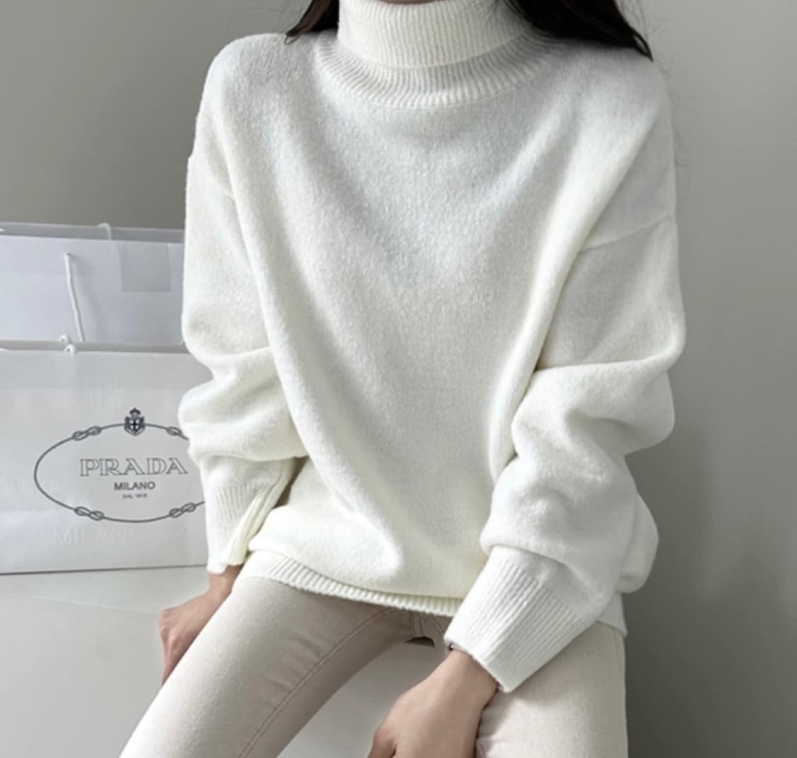 화이트 터틀넥 니트 스웨터 상품이미지2