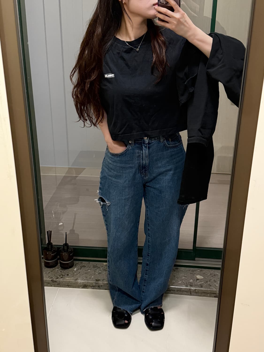 더일마 블랙 크롭반팔티 + 크롭 맨투맨 =2만원 상품이미지4