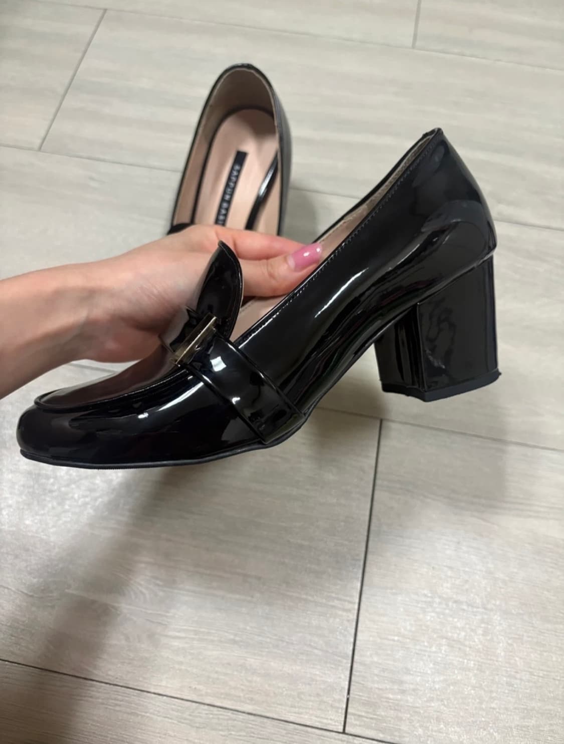 사뿐)베이직 블랙 로퍼힐 230사이즈 굽6cm(품절)  상품이미지2