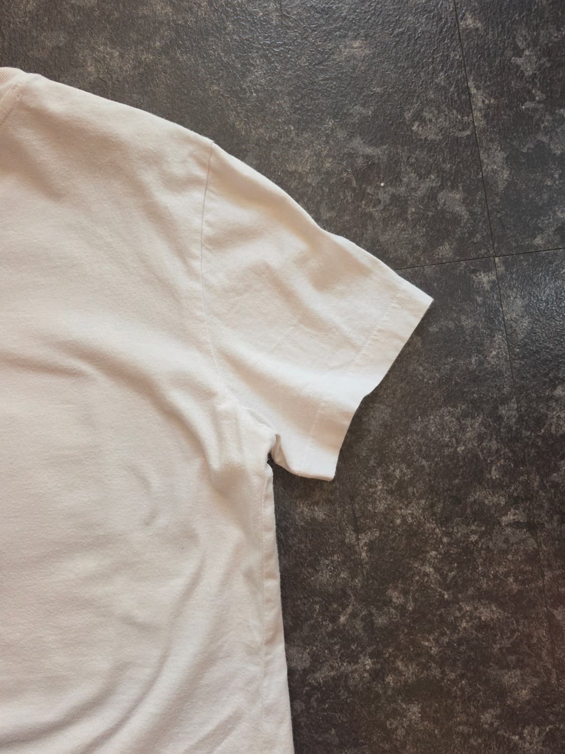 게스(GUESS) 화이트 그래픽 반팔 티셔츠 -M 상품이미지6