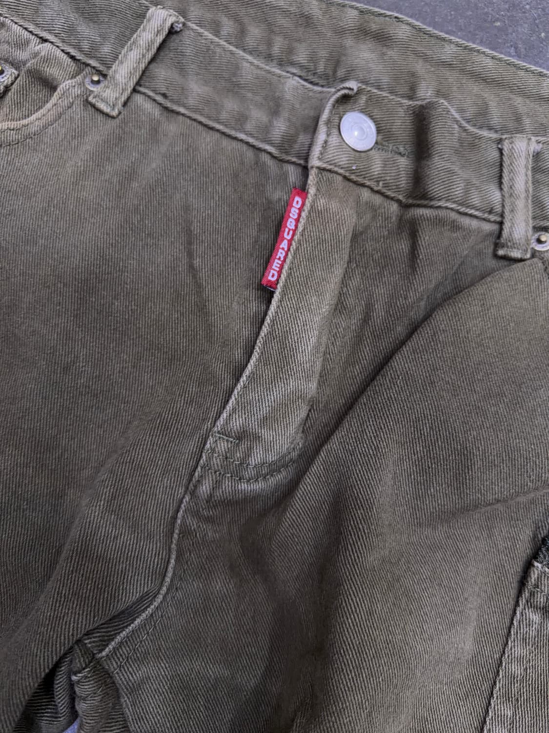 디스퀘어드2 지퍼 포켓 빈티지 워싱 스트레이트핏 카고팬츠 48 상품이미지4