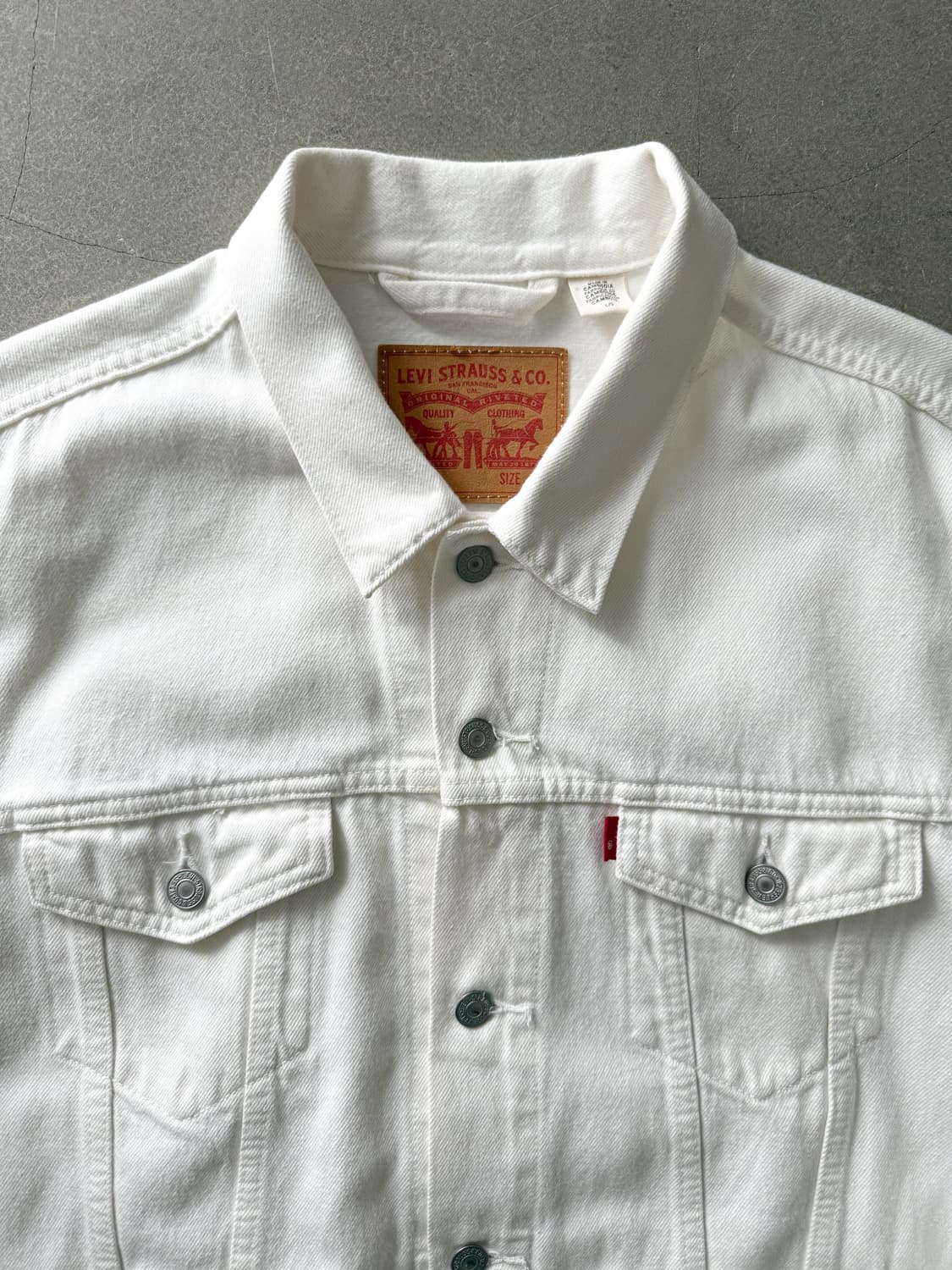 Levi's Red Tab White Denim Trucker Jacke 상품이미지5
