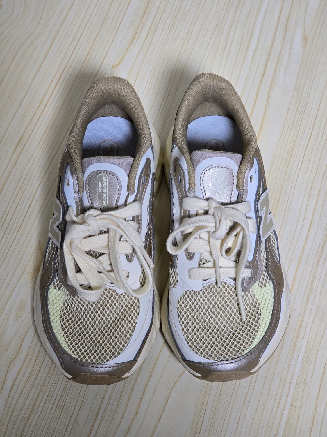 뉴발란스 프레쉬폼 아리시 베이지 스니커즈 235 상품이미지2